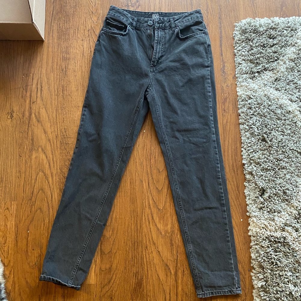 UO Mom High-Rise Jeans